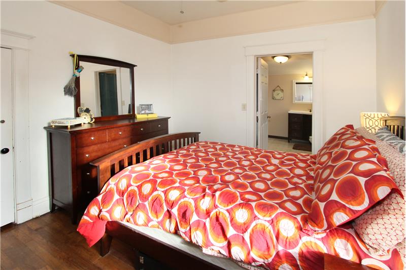 Master bedroom adjoins to the full bath