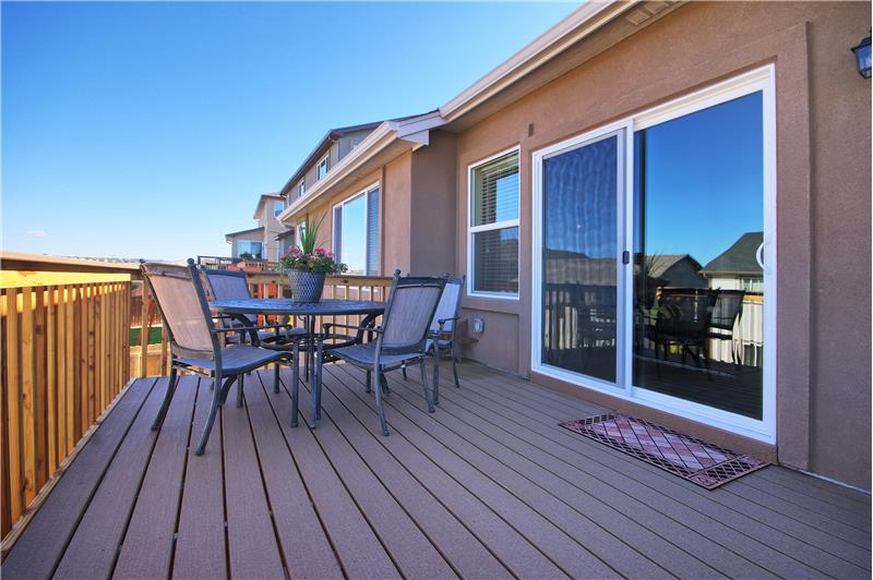 10x16 composite deck is great for entertaining!