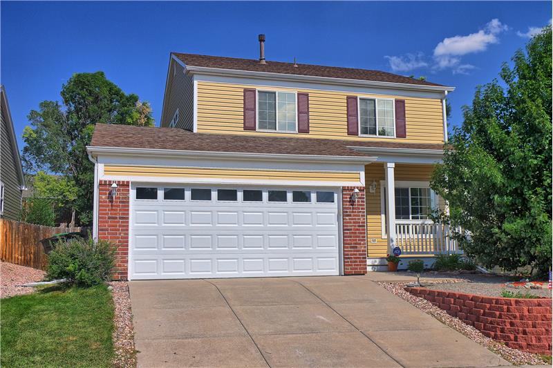 Newer vinyl siding, garage door, and roof!