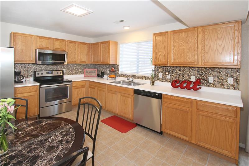 Stainless steel appliances included