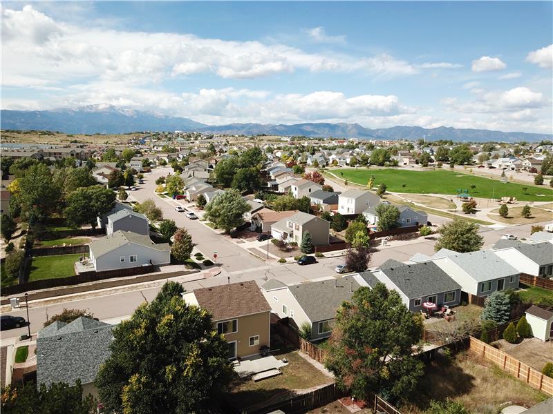 Within walking distance of neighborhood park!