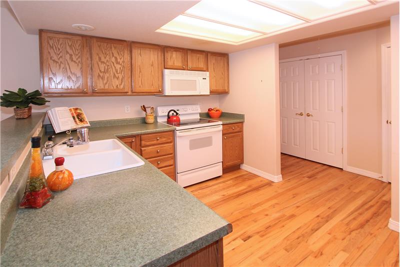 Kitchen with smooth top range and overhead microwave