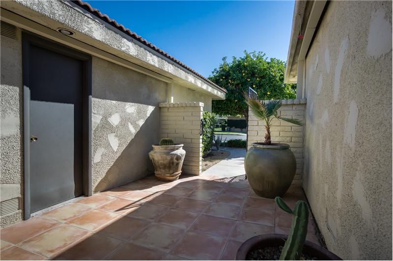 Private entry patio