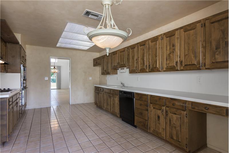 Big Kitchen with Breakfast Nook