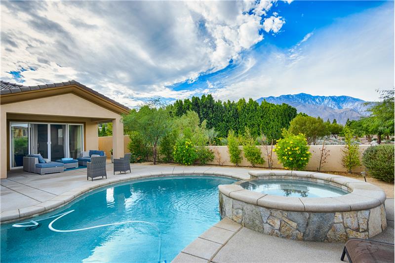 Large Private Pool and spa