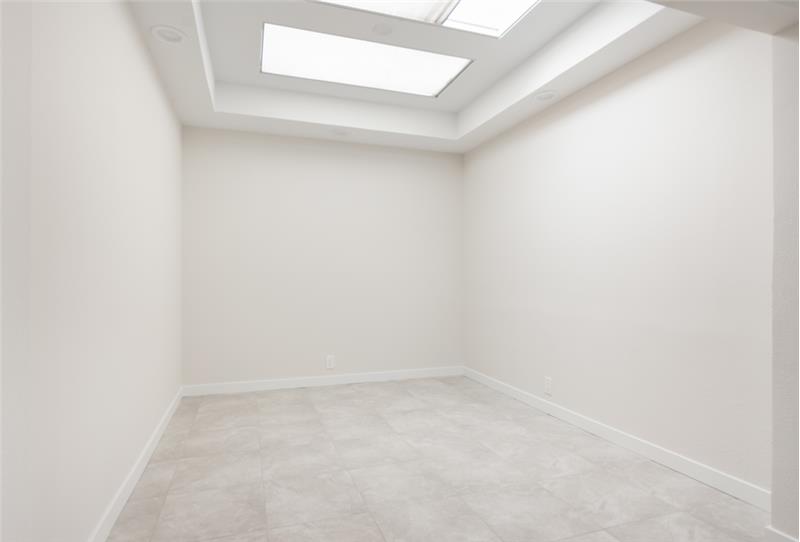 Bonus Space With Sky Lights that have shades and open