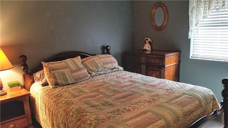 Guest Bedroom 10 x 11