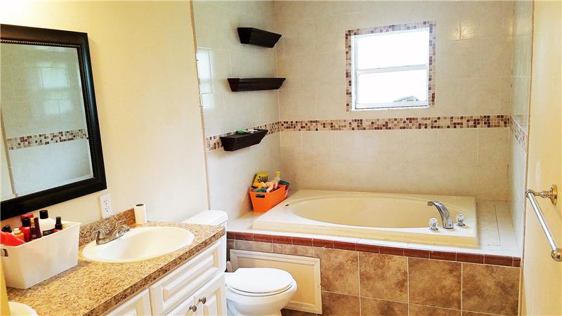 Tub in Guest Bath