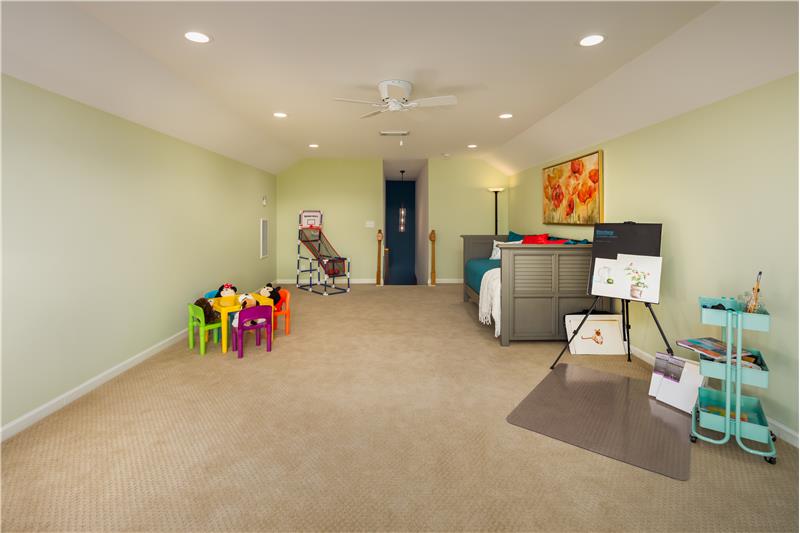 Large Bonus Room with room for play, painting, exercise, big Day Bed