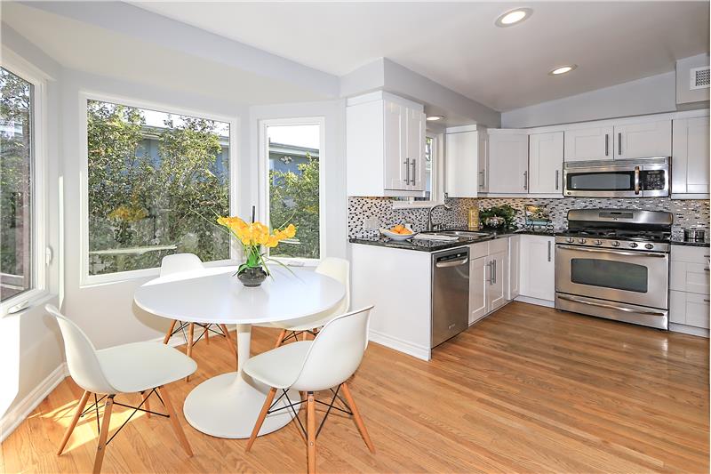 Bay Window & Breakfast Nook