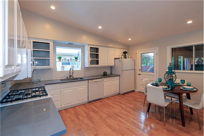 Kitchen & Breakfast Area!