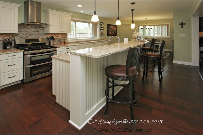 6565 Allisonville Rd - Kitchen