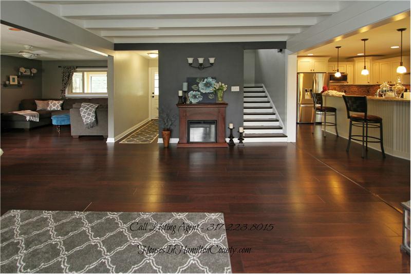6565 Allisonville Rd - Foyer