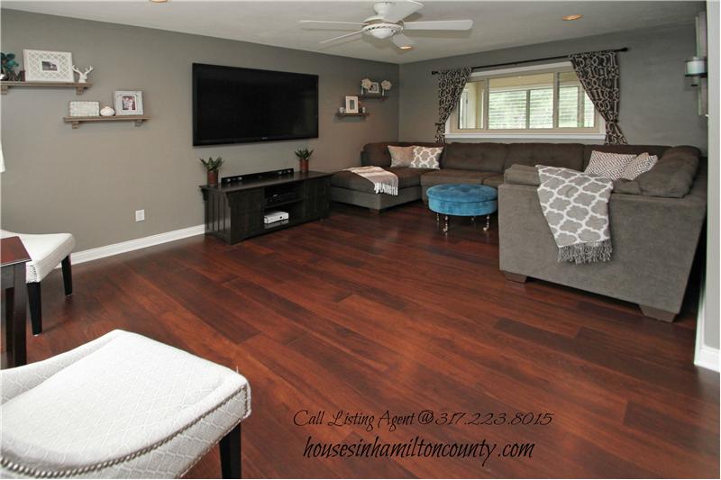 6565 Allisonville Rd - Living Room