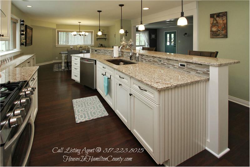 6565 Allisonville Rd - Kitchen counter