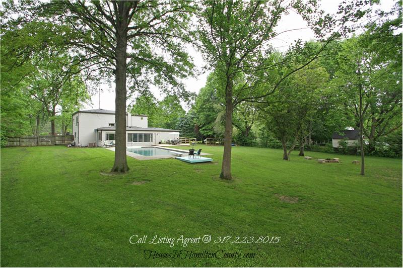 6565 Allisonville Rd - Backyard