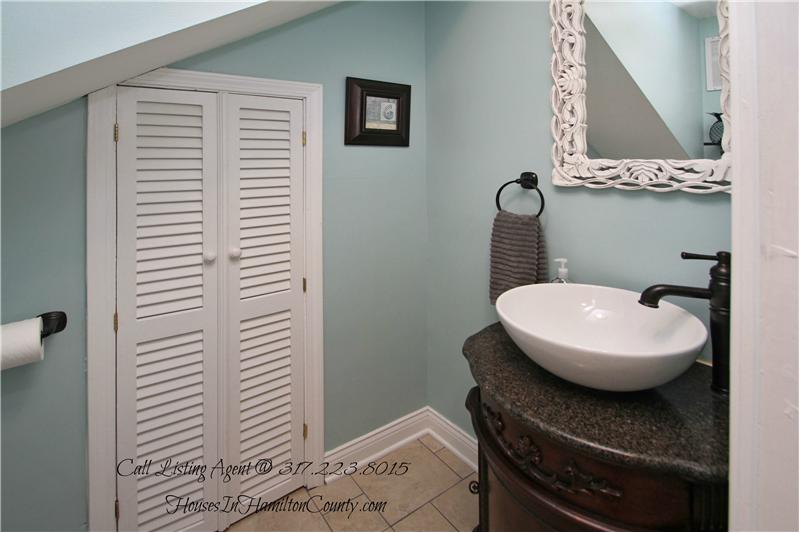 6565 Allisonville Rd - Half Bath