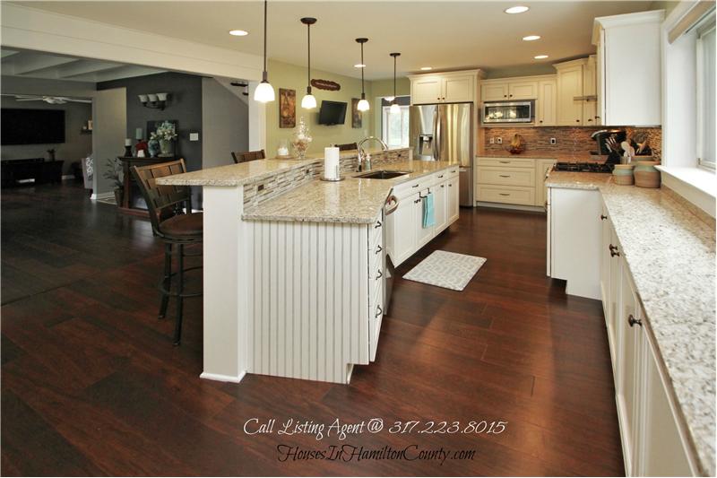 6565 Allisonville Rd - Kitchen