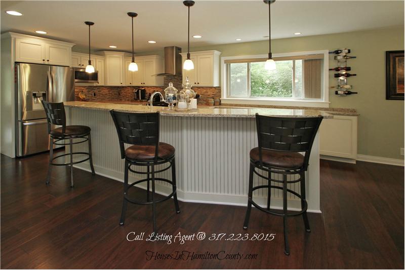 6565 Allisonville Rd - Kitchen bar