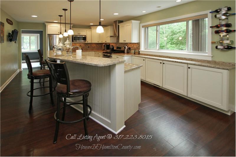 6565 Allisonville Rd - Kitchen