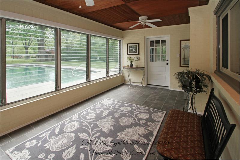 6565 Allisonville Rd - Sun Room