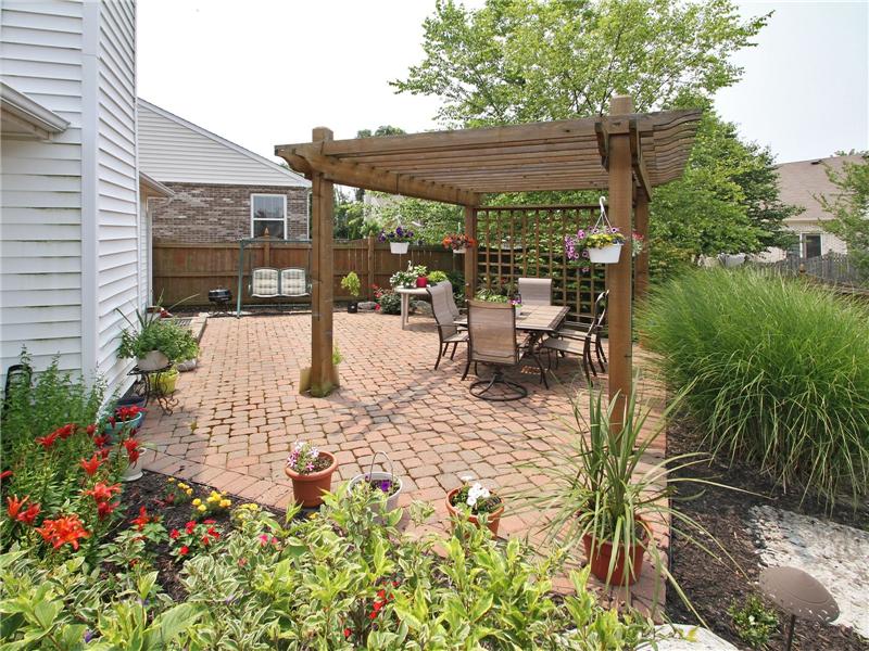 Brick paver patio w/pergola.