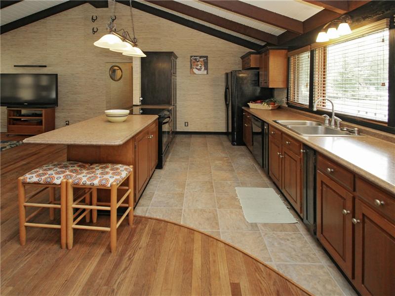 Plenty of prep space in kitchen