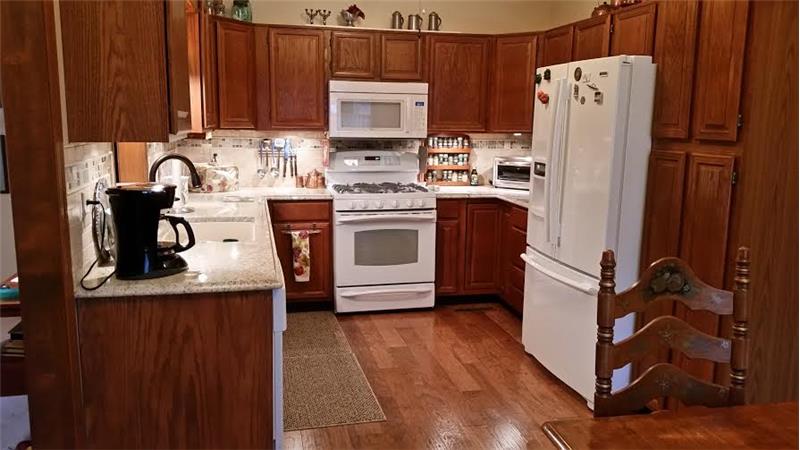8055 Foxchase Dr, - Kitchen