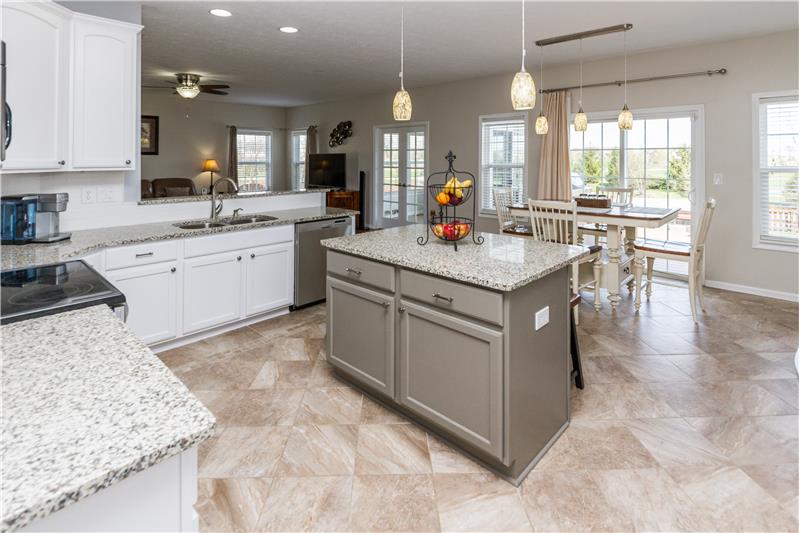 Kitchen w/tile floor