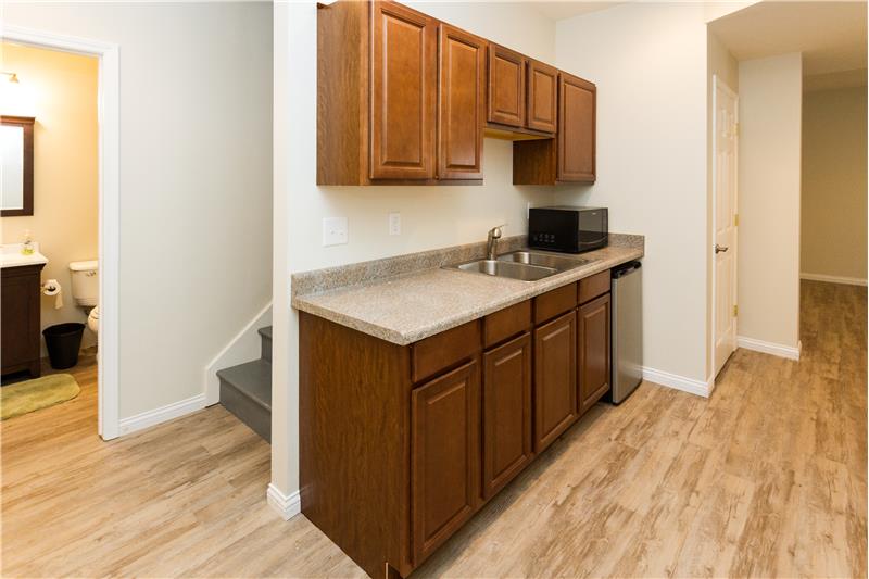 12811 Milton Rd - Wet bar in finished lower level