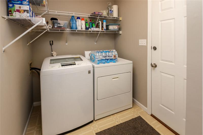 7950 Destry Pl - Laundry room
