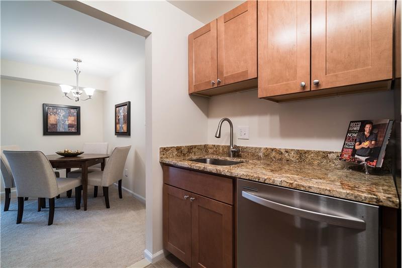 Remodeled kitchen w/new stainless steel appliances