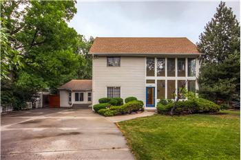 Primary listing photos for listing ID 406206
