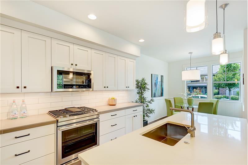 Photos of same finished floor plan with similar finishes. 