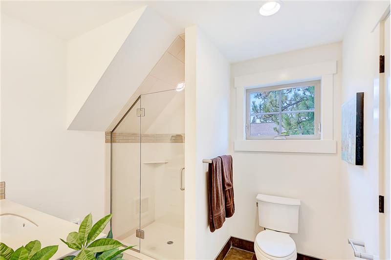 Photos of same finished floor plan with similar finishes. 