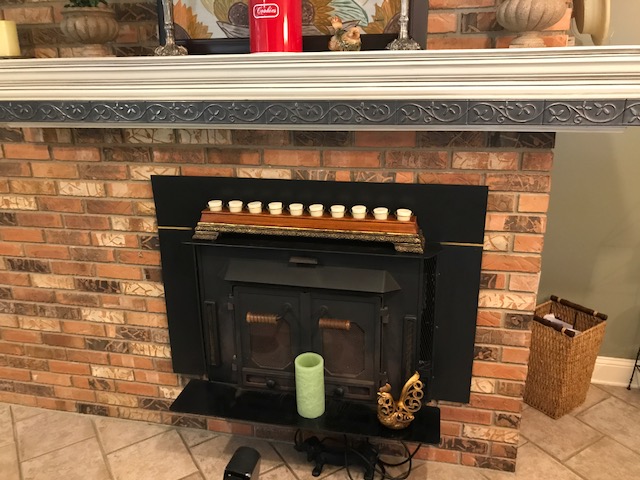 fireplace in kitchen/dining rm