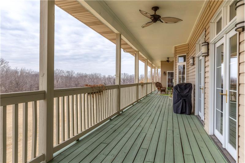 Covered deck w/ceiling fans