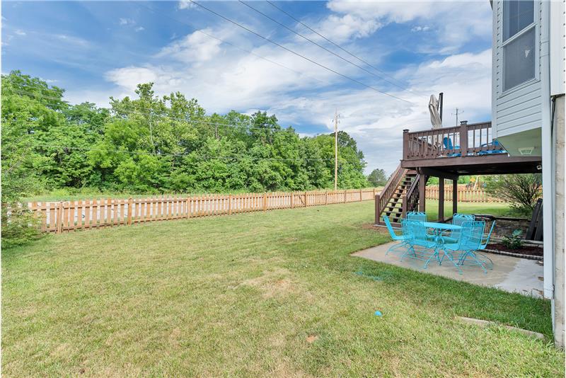 Big flat Fenced Yard