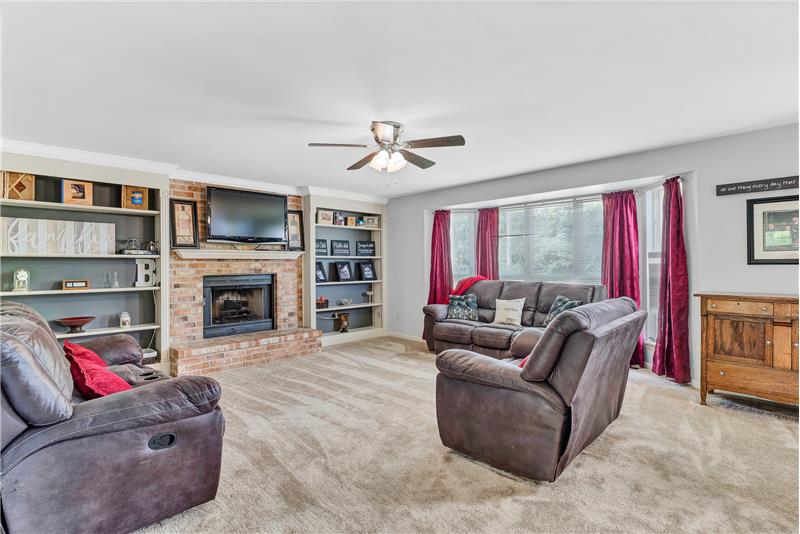 Great room w/gas fireplace, built-in bookcases