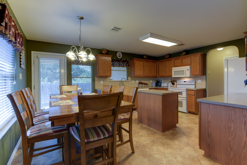 Eat in Kitchen and Dining Area