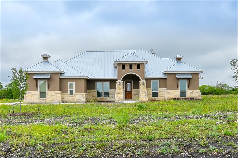 Welcome Home to 206 Siena Woods in Marion TX