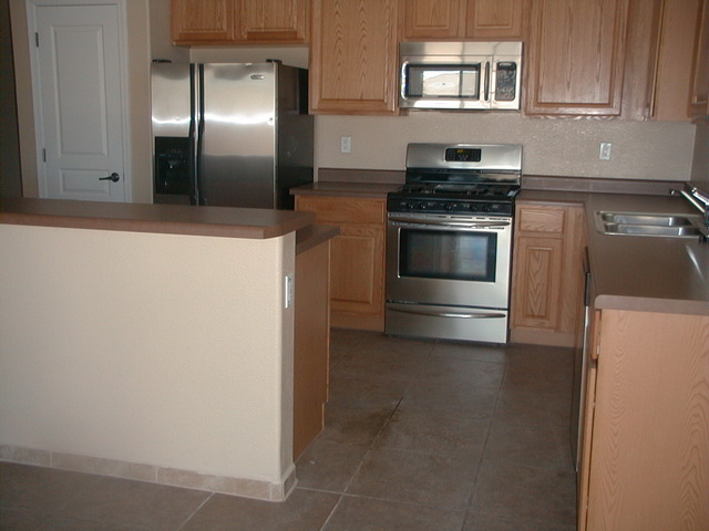 Spacious kitchen, lots of cabinets