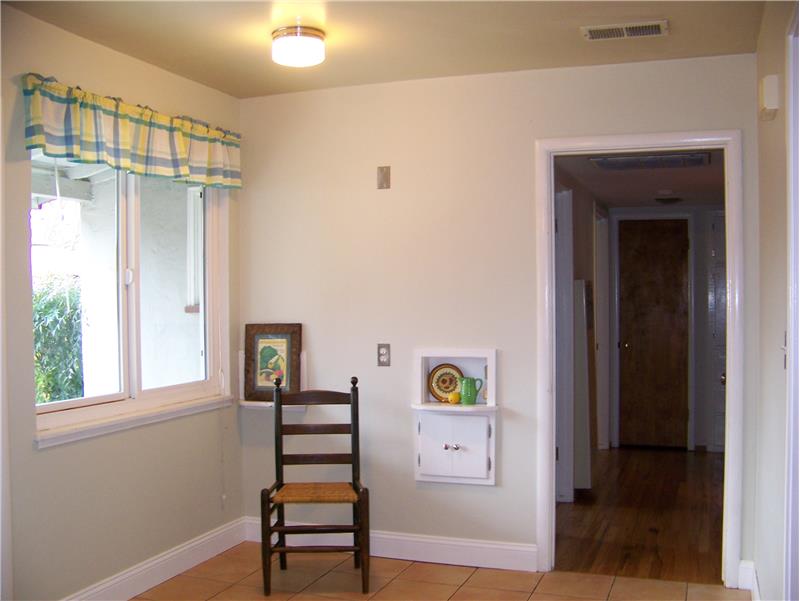 Charming breakfast nook