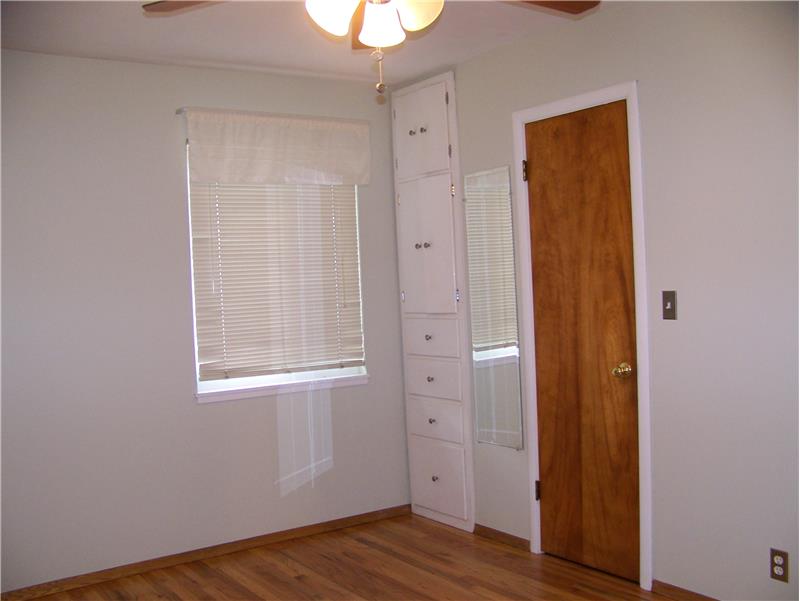 2nd bedroom mirrors first.