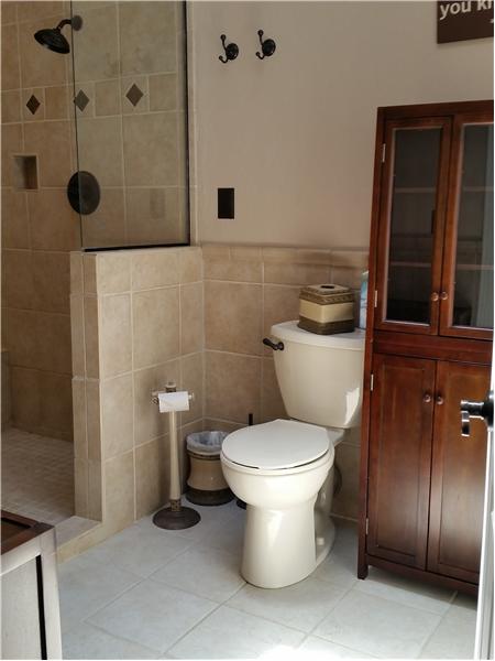 Master Bath Main Level