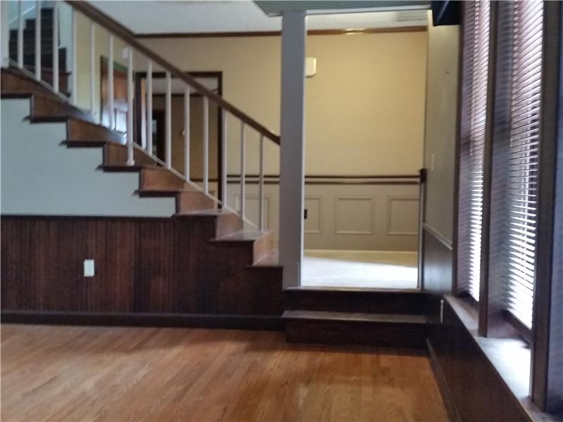 Living Room/Foyer