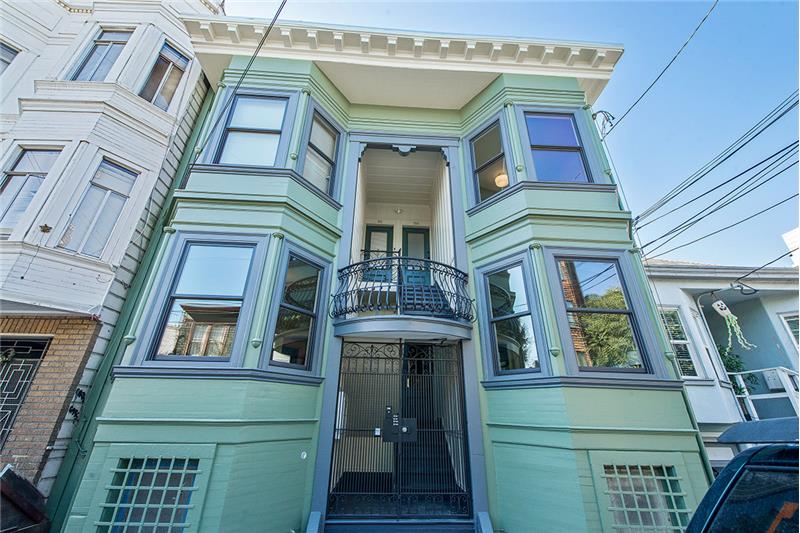 152 San Carlos is a TIC Flat located in a 4 unit Edwardian building 