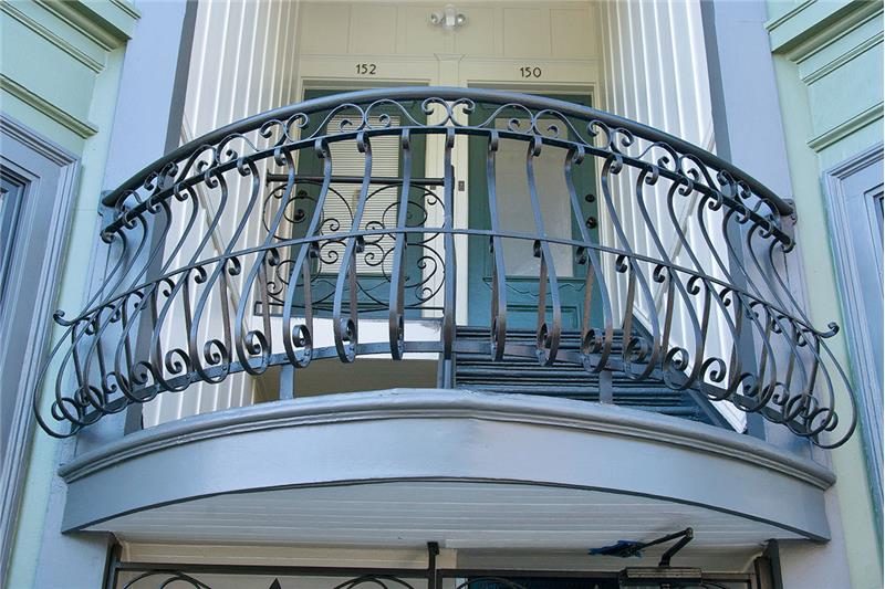 152 San Carlos is a TIC Flat located in a 4 unit Edwardian building 