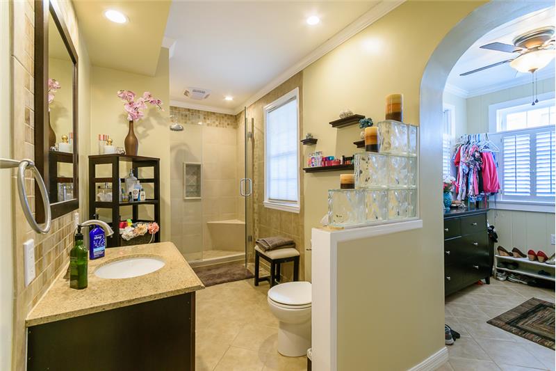 Second Bedroom Bath (upstairs)