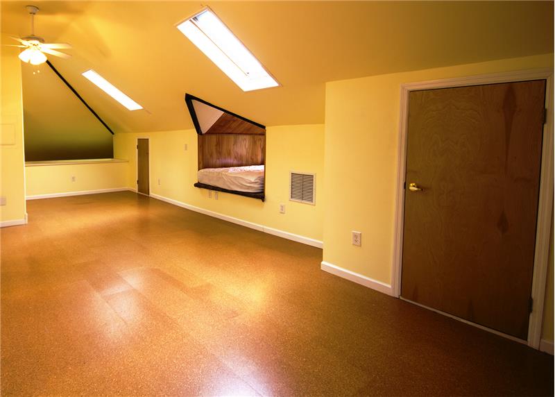 Third level bedroom/bonus room/ flex room